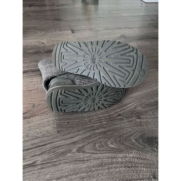 UGG Women's Classic Cardy Winter Boot size 7 - Picture 4 of 8